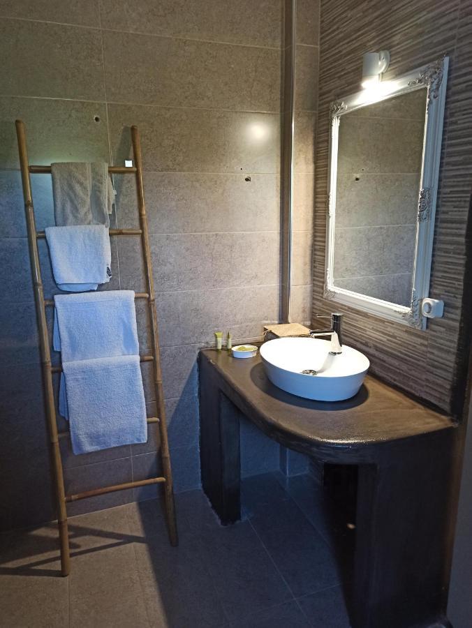 Petra Mare Suites Vourvourou Buitenkant foto
