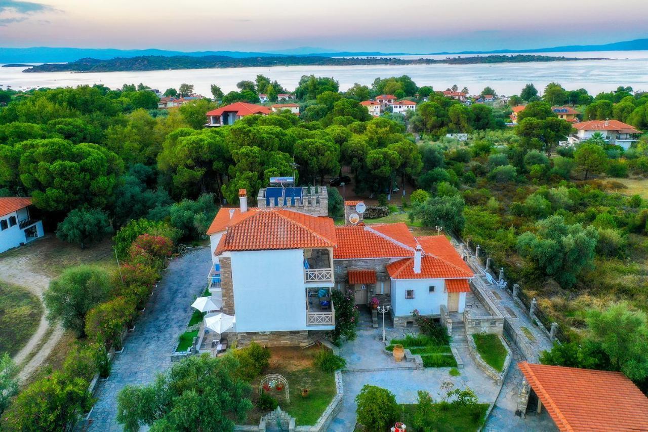 Petra Mare Suites Vourvourou Buitenkant foto